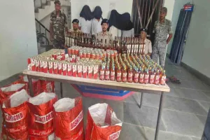 Koderma News: पुलिस की बड़ी कार्रवाई, दो वाहनों से 247 लीटर अवैध अंग्रेजी शराब बरामद