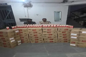 चौपारण में बड़ी कार्रवाई: 41 पेटी अवैध अंग्रेजी शराब जब्त, तस्कर पुलिस को चकमा देकर फरार