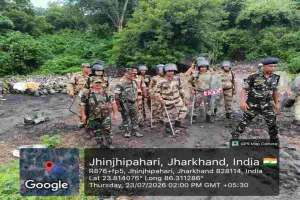Dhanbad News: सीआईएसएफ और रामकनाली पुलिस ने दबोचा अवैध कोयला डिपो, 35 टन कोयला बरामद