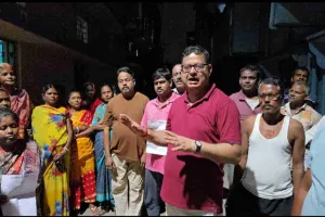 Jamshedpur news: मानगो में मकान तोड़ने के नोटिस से मचा दहशत, लोगों ने भाजपा नेता से लगाई गुहार