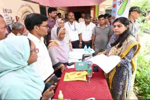 Pakur News: जिला निर्वाचन पदाधिकारी सह उपायुक्त मेघा भारद्वाज ने कई मतदान केंद्रों का किया औचक निरीक्षण