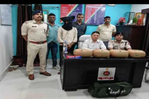 रांची रेलवे स्टेशन से 12 किलो गांजा के साथ एक तस्कर गिरफ्तार