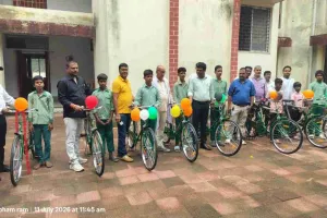 सरकारी योजना से विद्यार्थियों को बड़ी सौगात, गावां में शुरू हुआ साइकिल वितरण अभियान