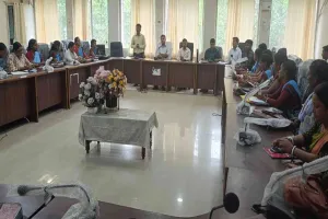 Dumka News: स्वच्छ भारत मिशन फेज-2 की समीक्षा बैठक संपन्न, सभी गांवों में तेज होगा शौचालय निर्माण