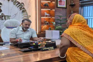 गिरिडीह में उपायुक्त रामनिवास यादव ने लगाया जनता दरबार, अधिकारियों को त्वरित कार्रवाई के निर्देश