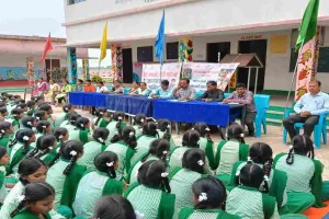 Giridih News: उपायुक्त के निर्देश पर गांडेय कस्तूरबा विद्यालय में किशोरी जागरूकता कार्यक्रम आयोजित
