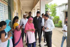 Hazaribagh News: जिला निर्वाचन पदाधिकारी सह उपायुक्त ने किया एसआईआर (SIR) कार्यक्रम का निरीक्षण