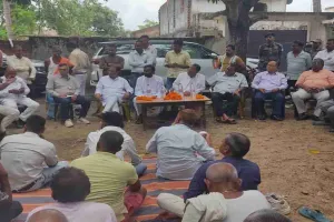 Koderma News: पिछड़ा वर्ग आयोग अध्यक्ष जानकी यादव ने विस्थापित गांवों का किया दौरा