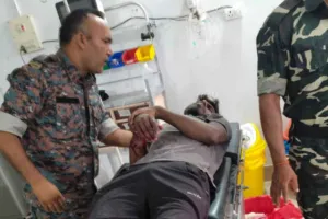 Koderma News: अज्ञात ट्रैक्टर की चपेट में आने से फैक्ट्री कर्मी कुलदीप रजक गंभीर घायल