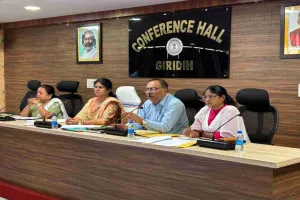 Giridih News: उप विकास आयुक्त स्मृता कुमारी की अध्यक्षता में हुई स्वास्थ्य विभाग की समीक्षा बैठक