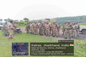 Dhanbad News: तिवारी बस्ती के समीप सीआईएसएफ की छापेमारी, 80 टन कोयला जब्त