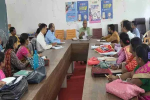 Dumka News: बीडीओ राजेश कुमार सिन्हा ने विशेष गहन पुनरीक्षण को लेकर की बीएलओ संग बैठक