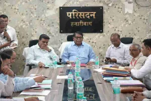 Hazaribagh News: विधानसभा समिति के सभापति रामेश्वर उरांव ने की राजस्व संग्रहण की समीक्षा