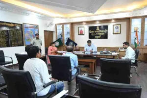 Deoghar News: उपायुक्त सौरभ कुमार भुवानिया ने जनता दरबार में सुनीं शहरी और ग्रामीण क्षेत्रों की समस्याएं