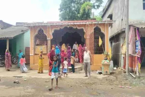 Pakur News: गणपुरा गाँव में आस्था का सैलाब, महिलाओं ने विधि-विधान से की विपत्तारिणी माता की पूजा