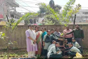 सर जे. सी. बोस मुख्यमंत्री उत्कृष्ट विद्यालय (बालिका), गिरिडीह में इको क्लब ने किया पौधारोपण