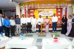 Koderma News: ग्रिज़ली विद्यालय में आयोजित हुआ भव्य प्रतिभा सम्मान समारोह, विधायक अमित यादव रहे मौजूद