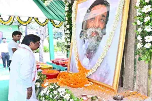 पहली पुण्यतिथि पर मुख्यमंत्री हेमंत सोरेन ने दिशोम गुरु शिबू सोरेन को दी भावभीनी श्रद्धांजलि