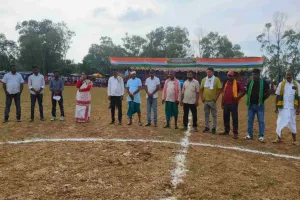 Pakur News: विश्व आदिवासी दिवस पर फुटबॉल प्रतियोगिता का समापन, विजेता को मिले 50 हजार