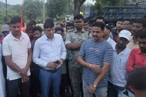 Hazaribagh News: 30 घंटे बाद खत्म हुआ सड़क जाम, एनटीपीसी मुआवजे और नौकरी पर सहमत