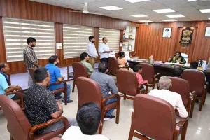 Pakur News : जन समाधान दिवस में पहुंचे फरियादी, उपायुक्त ने अधिकारियों को दिए त्वरित समाधान के निर्देश