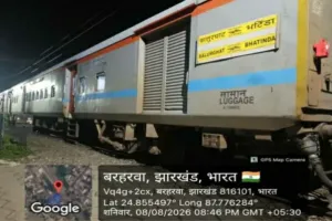 Sahibganj News: बरहरवा रेलवे स्टेशन का प्लेटफॉर्म-1 पड़ा छोटा, दिव्यांग-बुजुर्ग और महिला यात्रियों की बढ़ी परेशानी