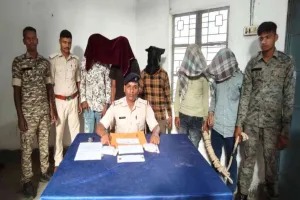 Crime News: मधुपुर में ब्राउन शुगर जैसे संदिग्ध पदार्थ के साथ 5 गिरफ्तार, 9.43 ग्राम नशीला पदार्थ और ₹8,600 बरामद