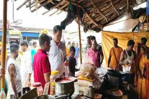 Deoghar News: खाद्य सुरक्षा विभाग की बड़ी कार्रवाई, अखाद्य रंग मिले लड्डू और हल्दी कराए नष्ट