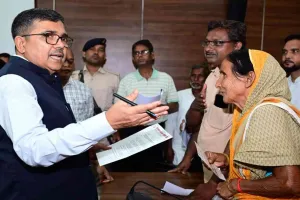 Bokaro News: समाहरणालय में आयोजित लोक संवाद कार्यक्रम में उपायुक्त ने सुनीं नागरिकों की समस्याएं