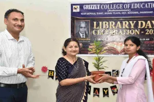 Koderma News: ग्रिजली कॉलेज ऑफ एजुकेशन में उत्साह के साथ मनाया गया राष्ट्रीय पुस्तकालय दिवस