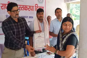 Deoghar News: बुनकरों को बाजार और ई-मार्केटिंग से जोड़ने पर जोर, मधुपुर में राष्ट्रीय हस्तकरघा दिवस समारोह