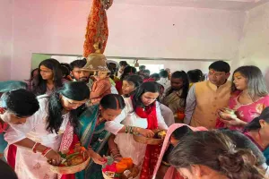 Hazaribagh News: बुढ़वा महादेव मंदिर में 10 हजार शिव भक्तों ने किया जलाभिषेक