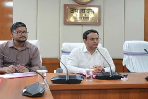 Hazaribagh News: उपायुक्त हेमंत सती ने नगर निगम क्षेत्र की नगरीय व्यवस्था की समीक्षा की