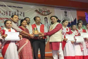 Hazaribagh News: बड़ा अखाड़ा ठाकुरबाड़ी में गूंजा जनजातीय गौरव का स्वर, 80 स्टॉलों में दिखा महिला उद्यमिता का हुनर