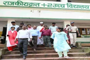 Pakur News: उपायुक्त मेघा भारद्वाज ने हाथकाठी और रानीपुर के पांच मतदान केंद्रों का किया निरीक्षण