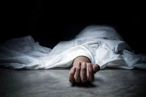 Crime News: पिता की हत्या के बाद किशोर ने मेट्रो के आगे कूदकर दी थी जान