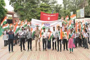 Ranchi News: सीसीएल और डीएवी गांधीनगर ने संयुक्त रूप से निकाली भव्य ‘तिरंगा यात्रा सह प्रभात फेरी'