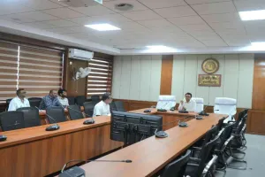 Hazaribagh News: उपायुक्त हेमंत सती ने भूमि संरक्षण विभाग की समीक्षा बैठक में दिए कड़े निर्देश