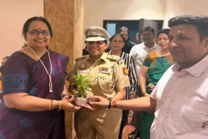 Giridih News: दिल्ली की ‘लेडी सिंघम’ का गिरिडीह में सम्मान, लाखों महिलाओं को सिखा चुकीं आत्मरक्षा