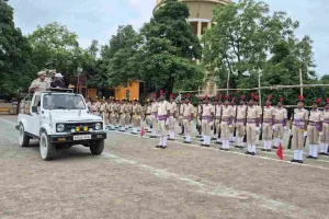 Giridih News: झंडा मैदान में फाइनल रिहर्सल, उपायुक्त रामनिवास यादव और एसपी डॉ. बिमल कुमार ने परखी तैयारियां