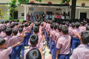 Sahebganj News: ईस्टर्न रेलवे हाई स्कूल में सतर्कता जागरूकता अभियान के तहत ली गई ईमानदारी की शपथ