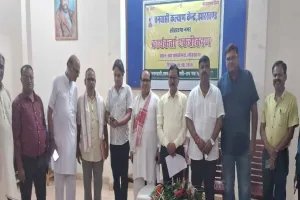 Lohardaga News: वनवासी कल्याण केंद्र लोहरदगा नगर समिति का हुआ पुनर्गठन, नई टीम को मिली जिम्मेदारी