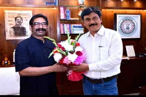 Pakur News: मुख्यमंत्री हेमंत सोरेन के जन्मदिन पर झामुमो नेता शाहिद इकबाल ने दी बधाई