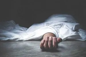 Chaibasa News: घर के अंदर बैठे थे चाचा-भतीजे, अचानक दीवार गिरी और चली गई जान
