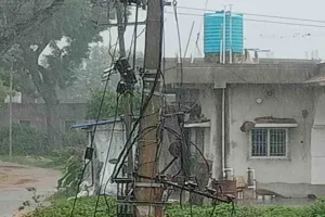 Koderma News: तिलोकरी में ट्रांसफार्मर जलने से 48 घंटे से बिजली आपूर्ति पूरी तरह ठप