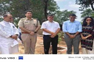 Koderma News: झुमरी तिलैया के बिरहोर टोला में धूमधाम से आयोजित हुआ वन महोत्सव कार्यक्रम