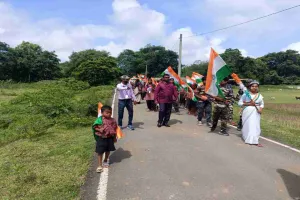 Pakur News: हाथों में तिरंगा, जुबां पर देशभक्ति के नारे, बडोली विद्यालय से निकली भव्य तिरंगा रैली