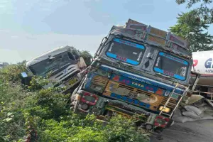 Hazaribagh News: दनुआ घाटी में दो वाहनों की टक्कर के बाद लगा आठ किलोमीटर लंबा जाम