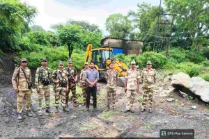 Dhanbad News: बस्ताकोला एरिया 9 में सीआईएसएफ की बड़ी कार्रवाई, 15 टन अवैध कोयला जब्त