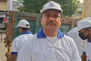 Koderma News: ‘क्लीन डोमचांच, ग्रीन डोमचांच’ संकल्प के तहत नगर पंचायत में चला स्वच्छता अभियान